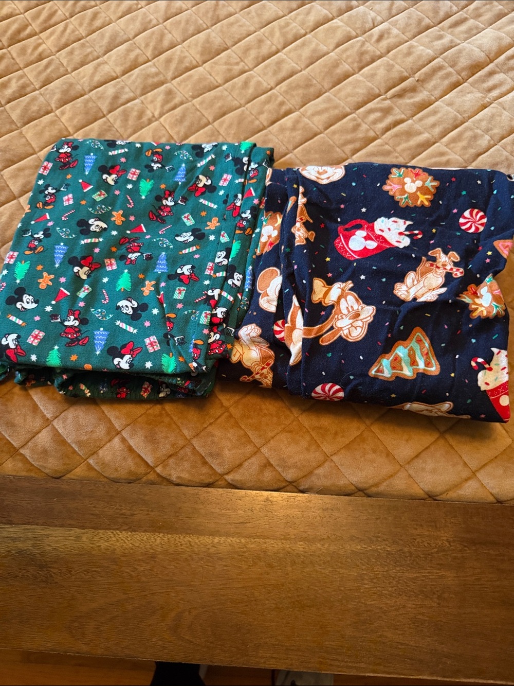 Unisex Old Navy/Disney Christmas Pajama pants- Green & Navy